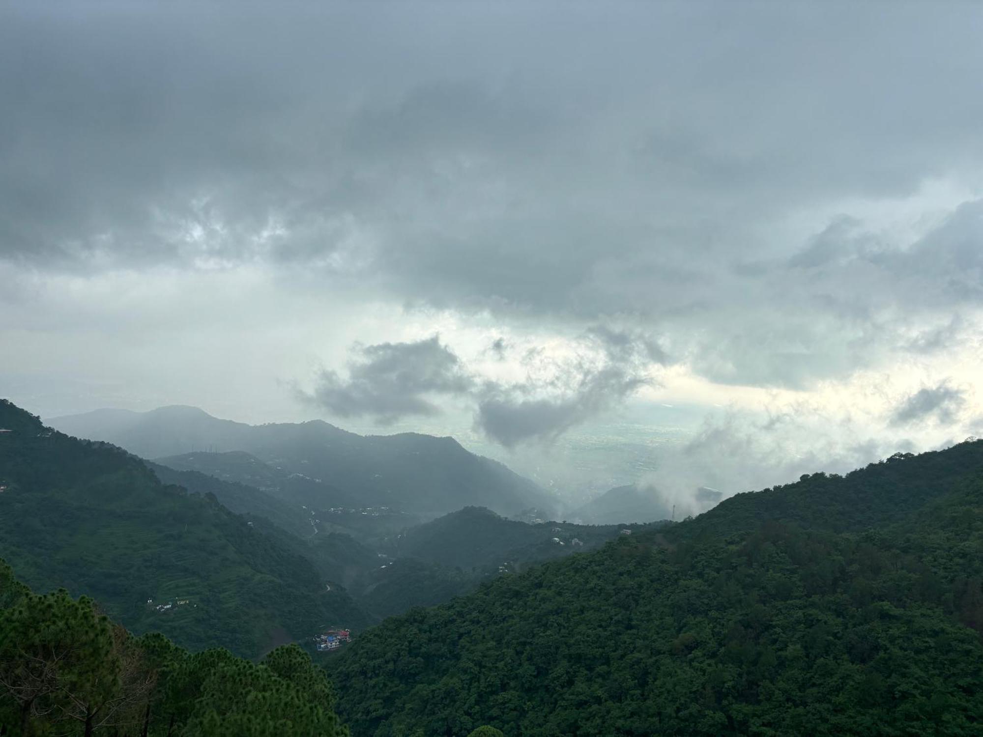 Family Suit Kasauli Exterior foto